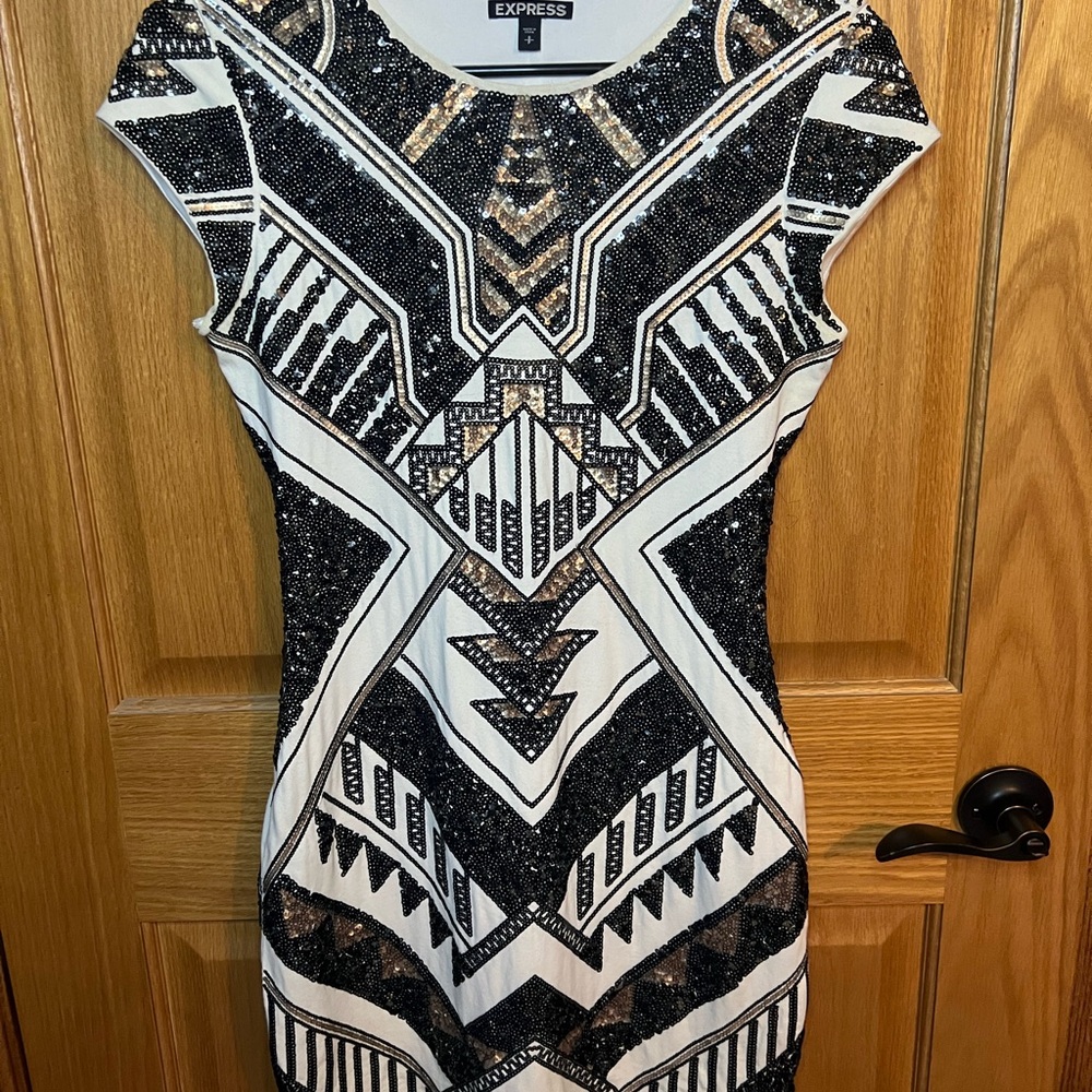 STUNNING ⭐️ Express Black and White Geometric Dress-Women’s size SM